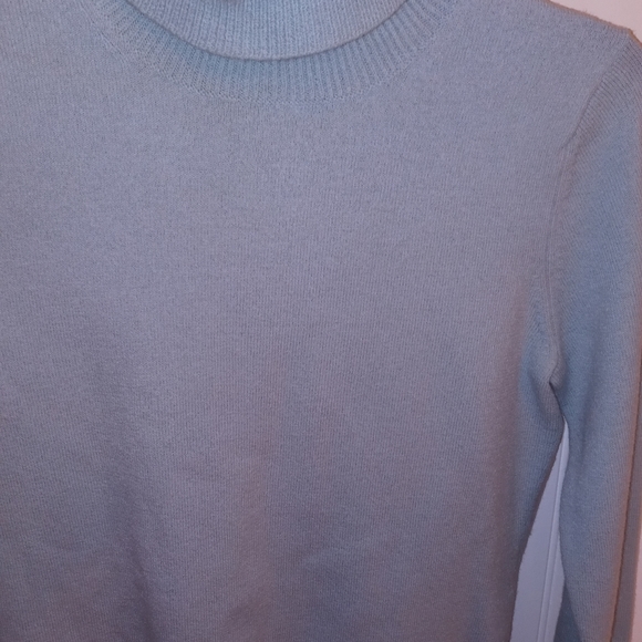 Banana Republic Turtleneck - Picture 3 of 4